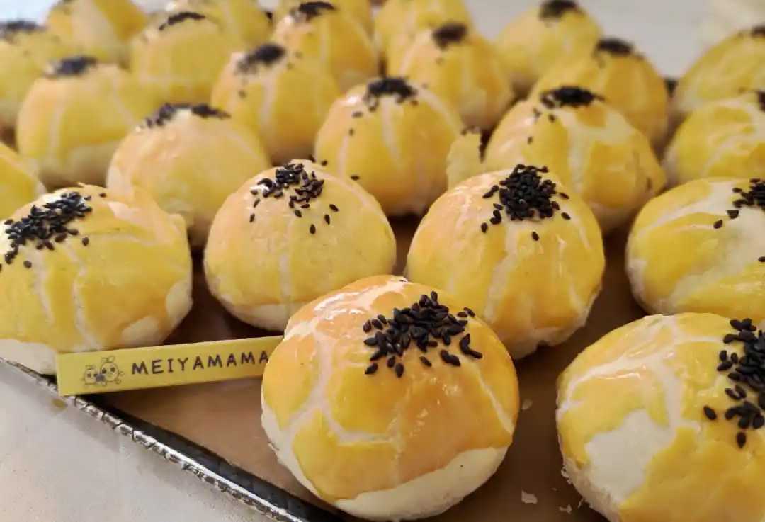 蛋黃酥月餅包裝機(jī)——傳統(tǒng)美味的現(xiàn)代封裝，守護(hù)經(jīng)典，傳遞心意
