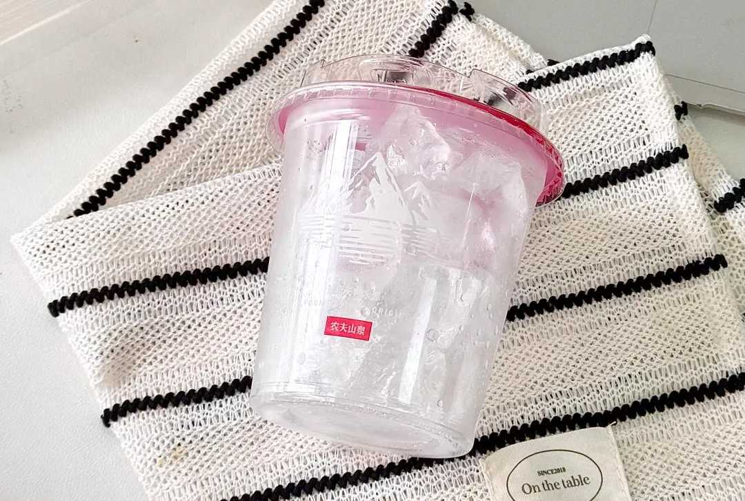 專為量產(chǎn)而生！呂工機(jī)械推出柔性化全自動(dòng)食用冰杯灌裝系統(tǒng)